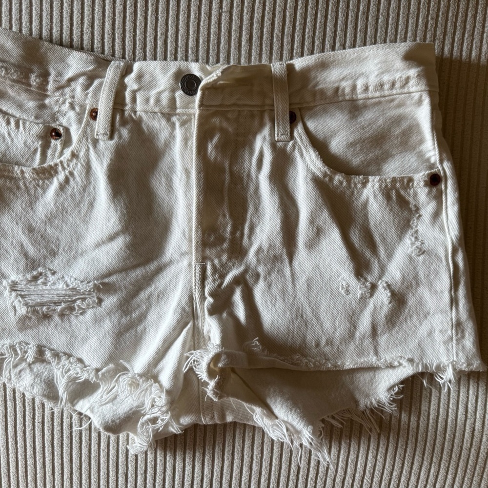 Levi’s 501 White Button Up Distressed White Denim Jean Summer Short Size 26 - Picture 2 of 6